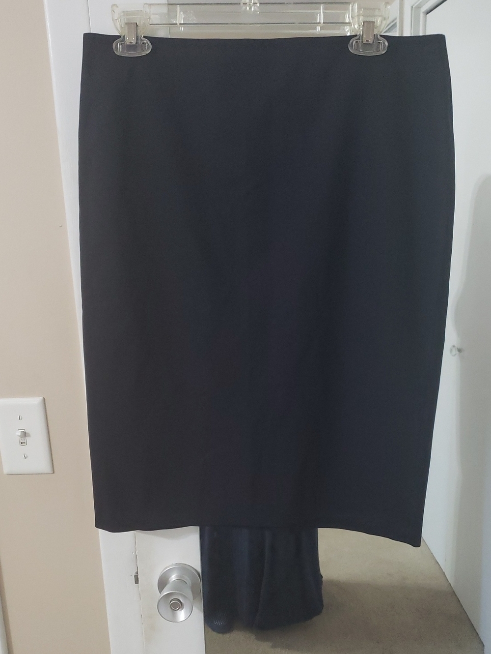 Theory Black Pencil Skirt - Sleek Tailored Silhouette